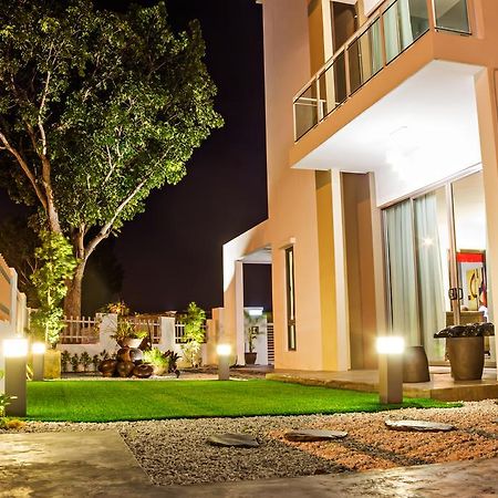 R Residence Jelutong Exterior photo