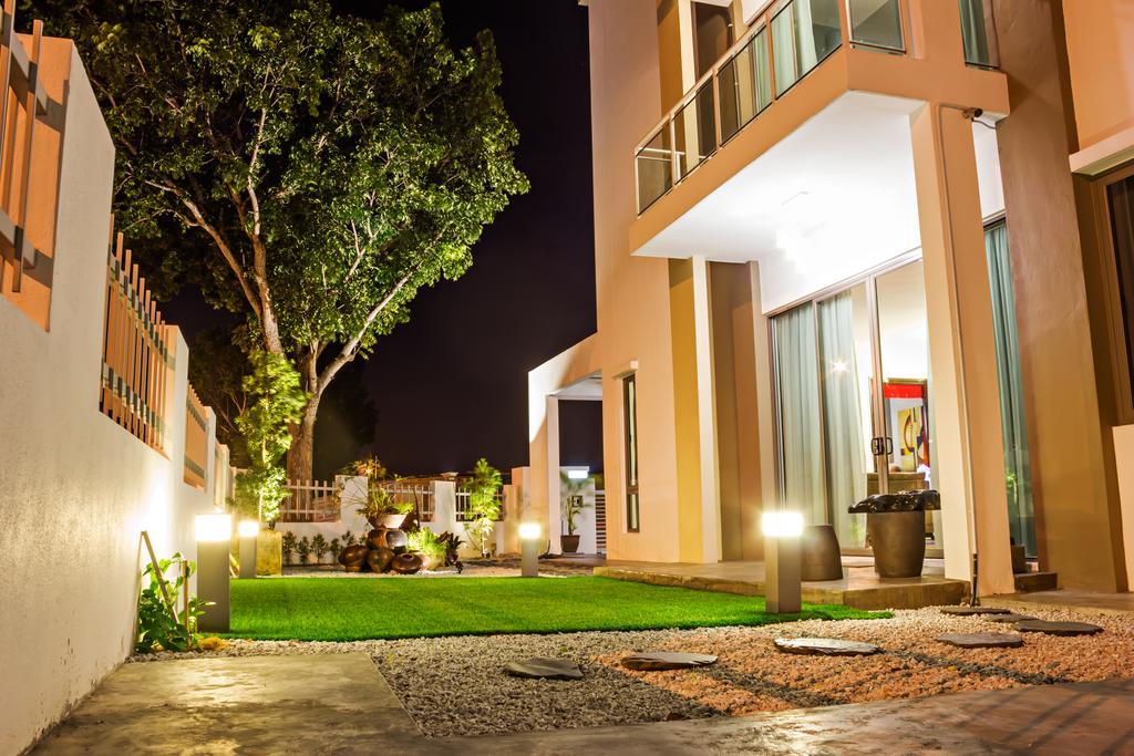 R Residence Jelutong Exterior photo