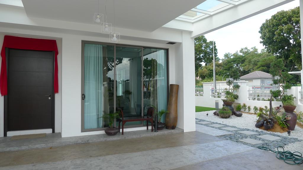 R Residence Jelutong Exterior photo
