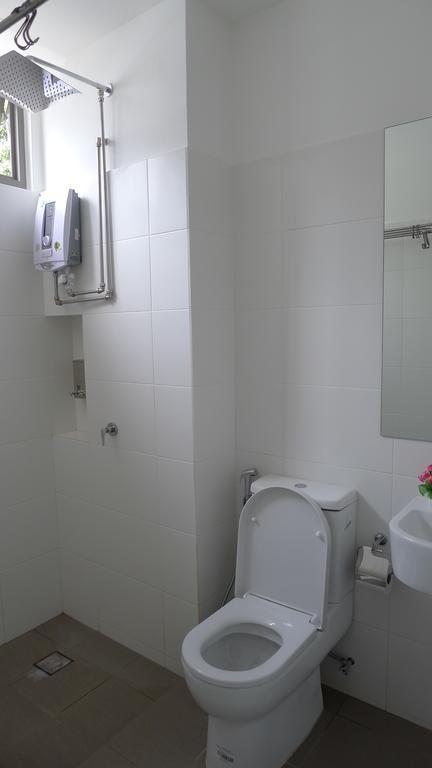 R Residence Jelutong Exterior photo