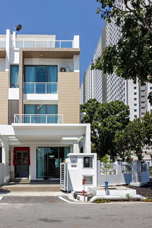 R Residence Jelutong Exterior photo